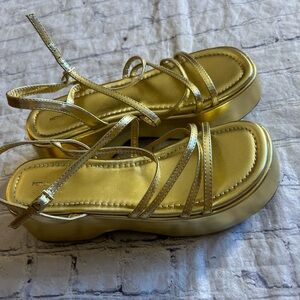 PRETTY LITTLE THING GOLD TONE COLOR CRISSCROSS STRAPS CHUNKY SOLES SANDALS 39